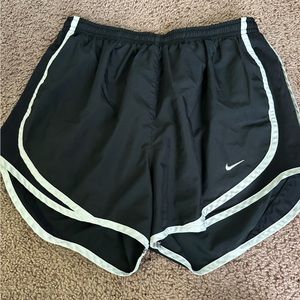 NIKE high rise running short